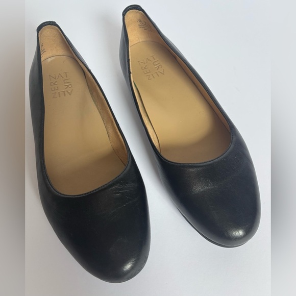 Naturalizer Maxwell Black Leather Round Toe Flats - Picture 2 of 12